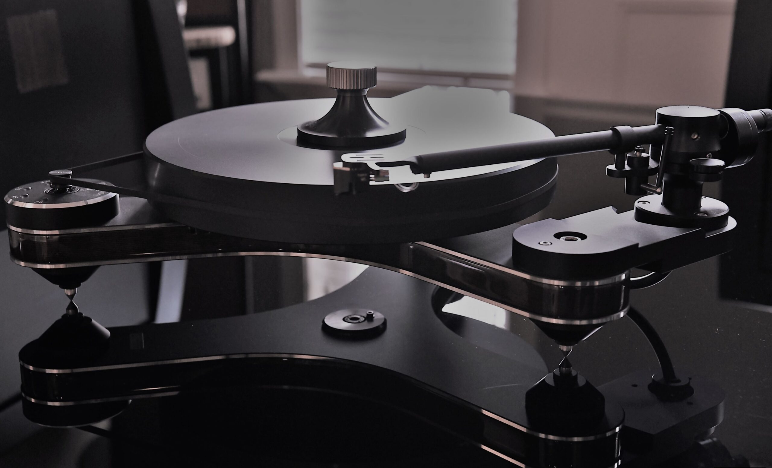Vinüülplaadimängijad ja analoogsed Hi-Fi seadmed